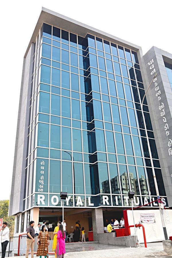 Hotel Royal Rituals Surat Exterior foto